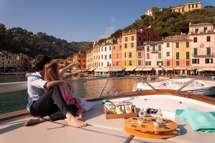 Portofino Small-Group Boat Tour to San Fruttuoso & Camogli