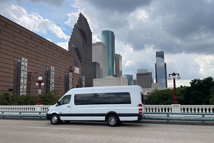 Houston NASA Space Center Round-Trip Transport & Tip-Sheet
