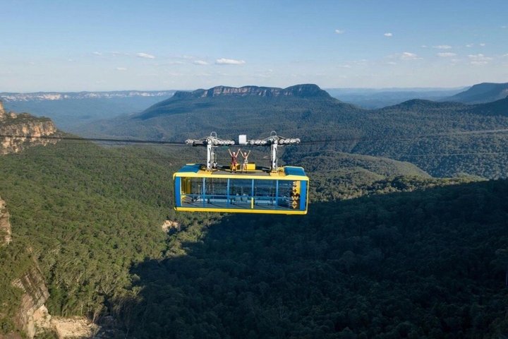 Blue Mountains Mercedes Tour: Cockatoos, Cascades & Scenic World
