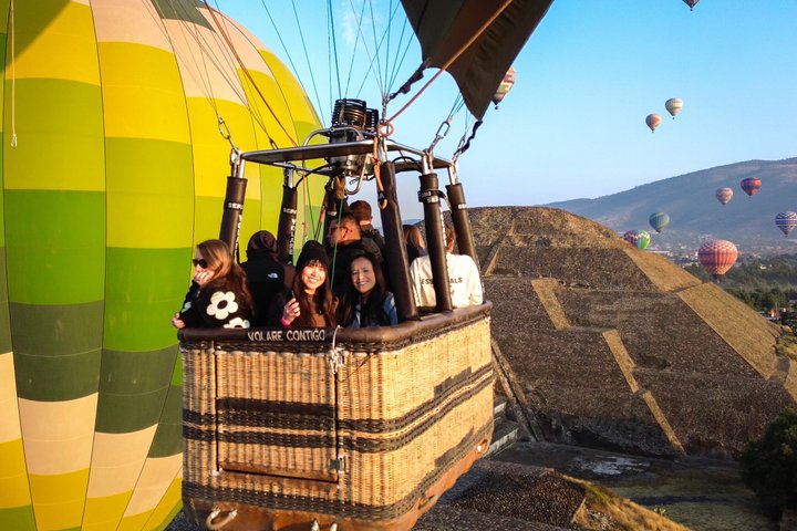 Balloon flight + Breakfast in cave + Pyramids + Pick up CDMX.