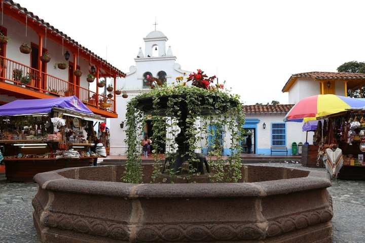 Medellin City Tour : history, culture and tradition