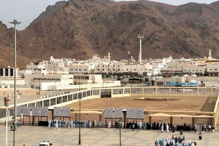 VIP Medina Historical Tour Mount Uhud Quba Mosque and More