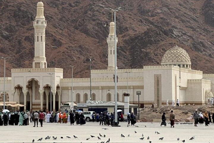 VIP Medina Historical Tour Mount Uhud Quba Mosque and More