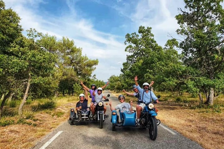 From Aix-en-Provence: 2-Hour Wine & Scenery Sidecar Tour