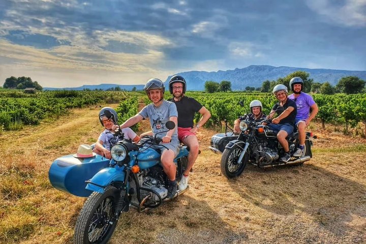 From Aix-en-Provence: 2-Hour Wine & Scenery Sidecar Tour