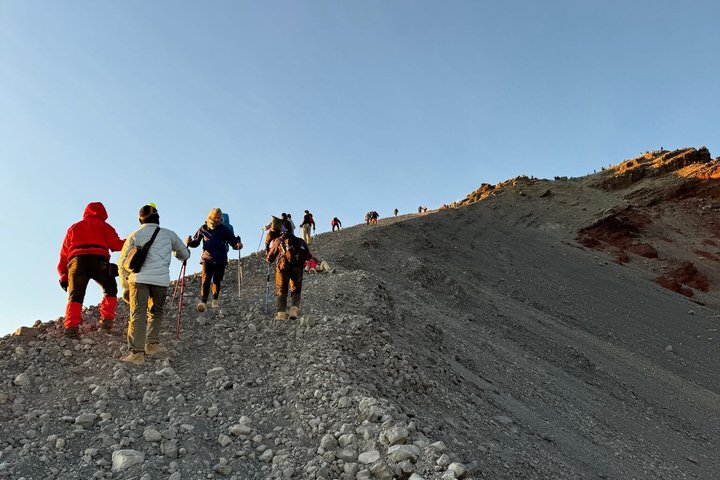 Mt Rinjani Trekking 2 Days 1 Night Summit