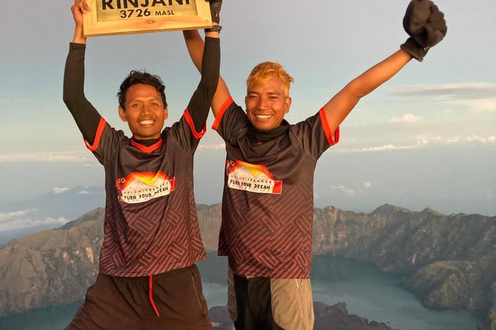 Mt Rinjani Trekking 2 Days 1 Night Summit