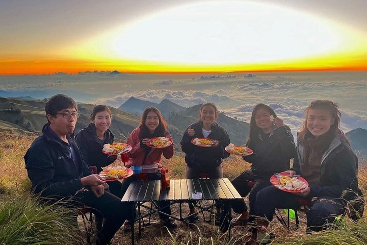 Mt Rinjani Trekking 4 Days and 3 Nights