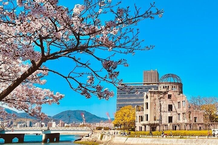 Hiroshima & Miyajima 1 Day Bus Tour with Bullet Train Tickets