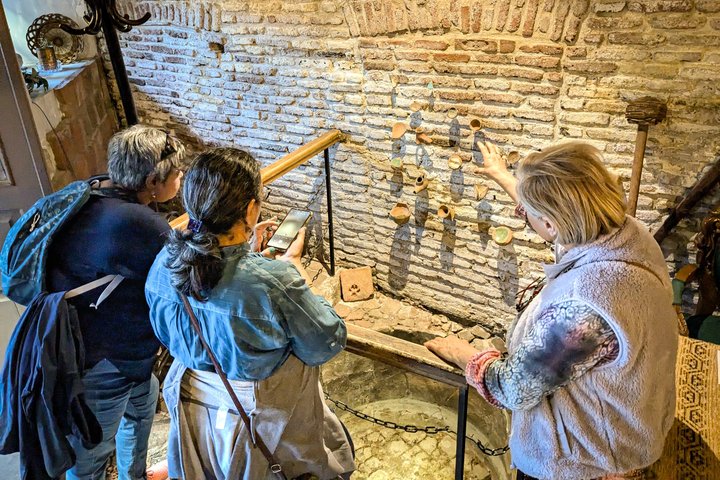 Private Tbilisi Food Tour: 9 Tastings Walk in Bohemian District