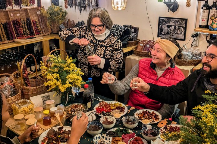 Private Tbilisi Food Tour: 9 Tastings Walk in Bohemian District
