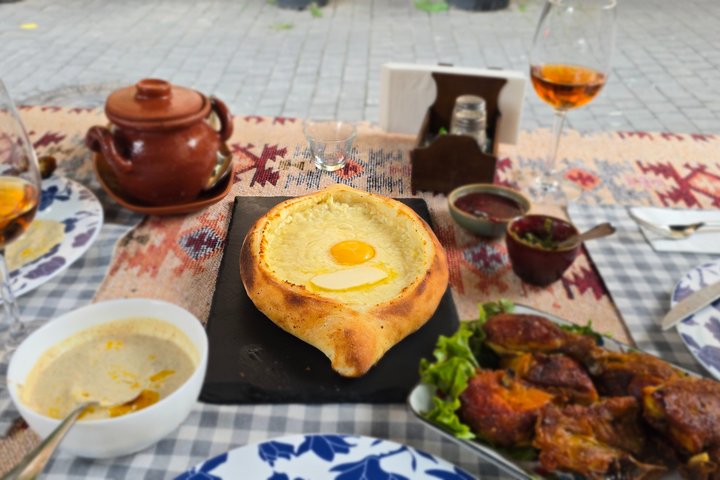Private Tbilisi Food Tour: 9 Tastings Walk in Bohemian District