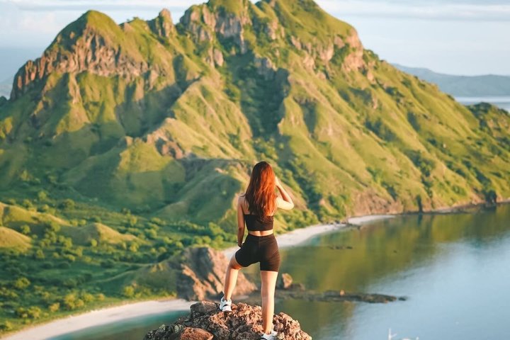 Komodo Island Speedboat Tour Padar Pink Beach with Snorkeling