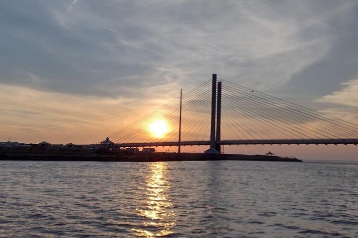 Seaside Cruising Dolphin Watching and Sunset Cruises