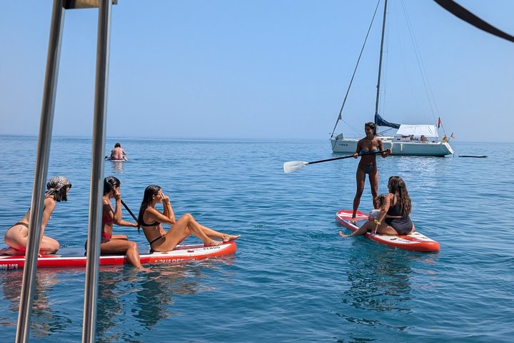 Essencial Boat Tour with SUP and Snorkeling Sesimbra