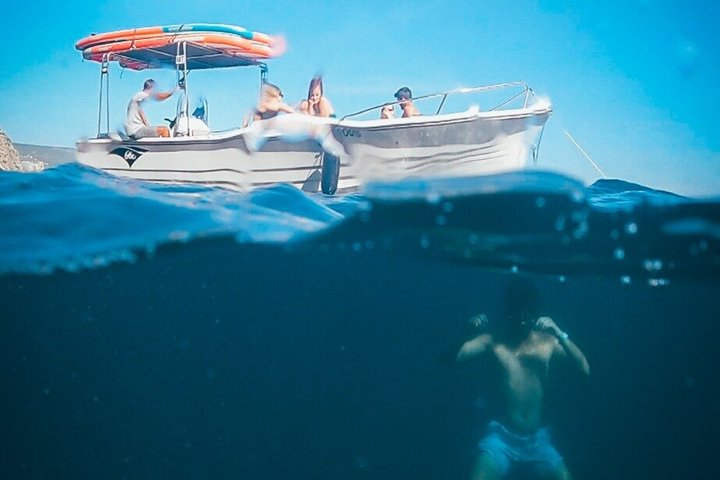 Essencial Boat Tour with SUP and Snorkeling Sesimbra