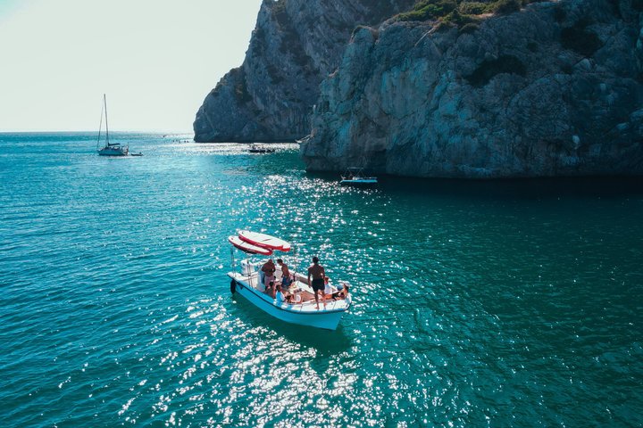 Essencial Boat Tour with SUP and Snorkeling Sesimbra