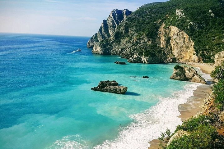 Essencial Boat Tour with SUP and Snorkeling Sesimbra