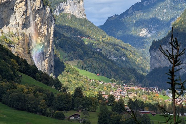 Lauterbrunnen Valley Highlights: Mürren, Waterfalls, Swiss Picnic