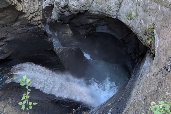 Lauterbrunnen Valley Highlights: Mürren, Waterfalls, Swiss Picnic
