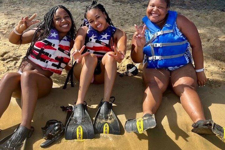 San Juan Guided Turtle Snorkel Tour and Complimentary Videos