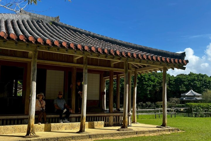 Naha Highlights & Hidden Gems Tour 1–8 Guests(4-8H)