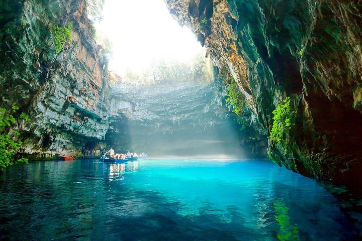 Kefalonia Full Day Cruise and Guided Tour from Zakynthos