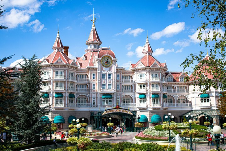 Magical Private Round-Trip Transfer to Disneyland Paris