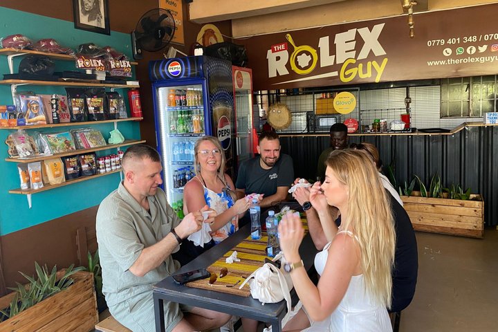 Entebbe Guided Walking Tour with Botanical Gardens & Rollex taste