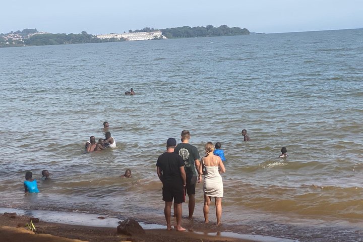 Entebbe Guided Walking Tour with Botanical Gardens & Rollex taste