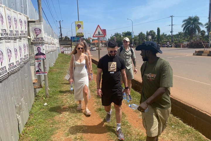 Entebbe Guided Walking Tour with Botanical Gardens & Rollex taste