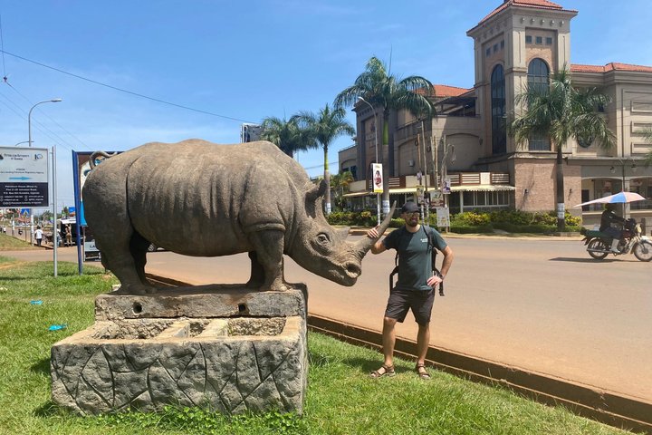 Entebbe Guided Walking Tour with Botanical Gardens & Rollex taste
