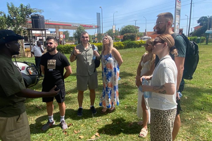 Entebbe Guided Walking Tour with Botanical Gardens & Rollex taste