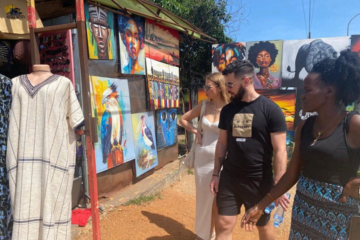 Entebbe Guided Walking Tour with Botanical Gardens & Rollex taste