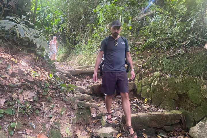 Entebbe Guided Walking Tour with Botanical Gardens & Rollex taste
