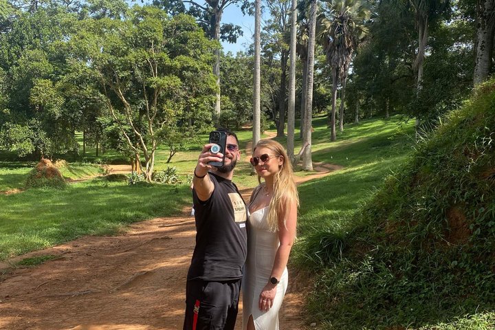 Entebbe Guided Walking Tour with Botanical Gardens & Rollex taste