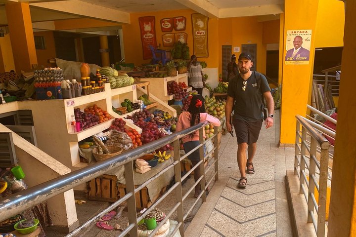 Entebbe Guided Walking Tour with Botanical Gardens & Rollex taste