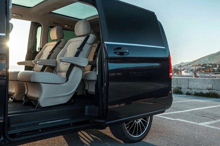 Premium Airport Transfer | Professional Driver | Local Insight