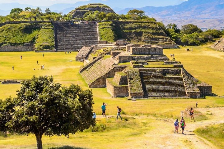 Monte Alban Full Experience for 3 Hours with Admission Included
