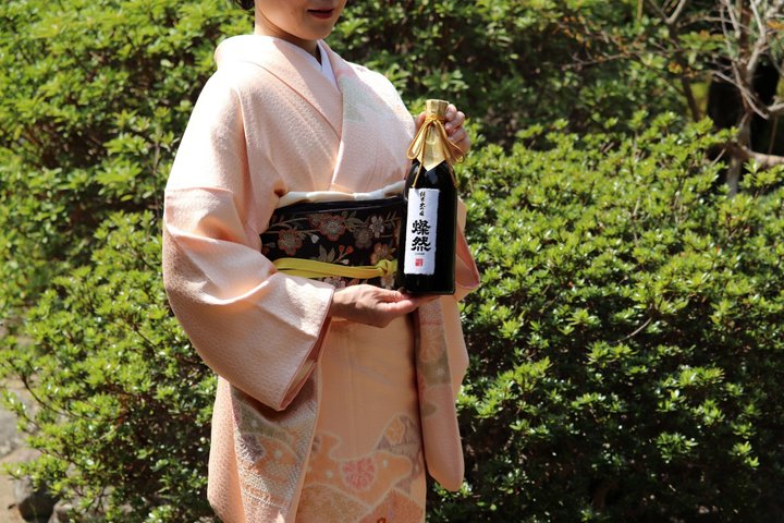 Traditional Sake Brewery Tour with Tasting & Gift[Local Boutique]