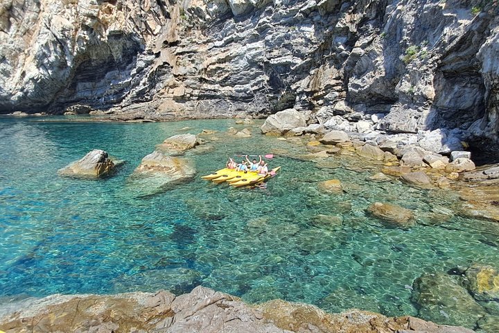 2-hour kayak excursion from Marina di Campo