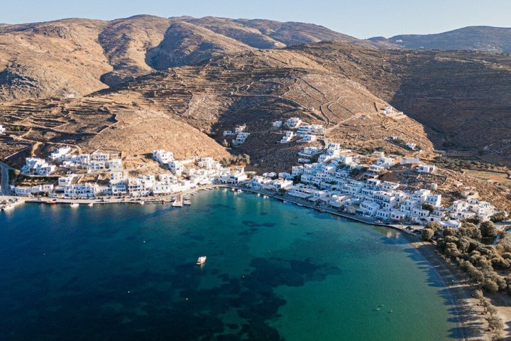 Ferry Transfer Between Athens and Tinos with Seajets