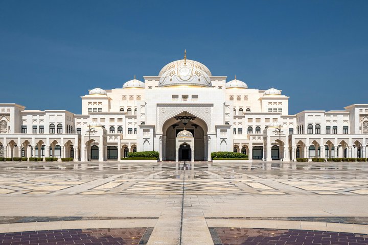 Private Abu Dhabi City Tour with Louvre Abu Dhabi Combo
