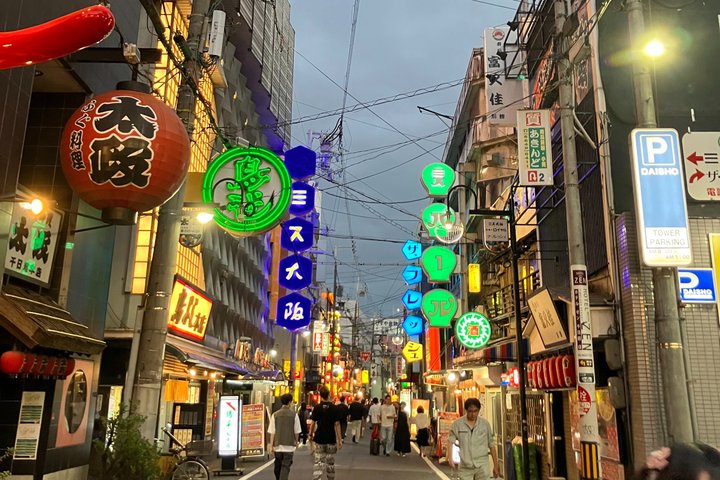 Osaka Local Izakaya Hopping: Food, Drinks & Nightlife