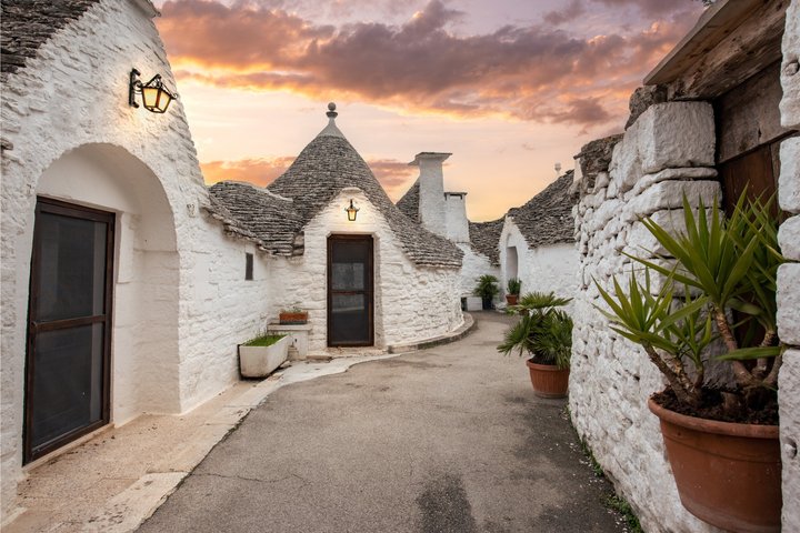 Tour : Alberobello, Ostuni, Locorotondo : Local Guide & Lunch