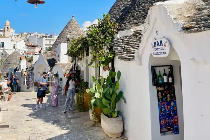 Tour : Alberobello, Ostuni, Locorotondo : Local Guide & Lunch