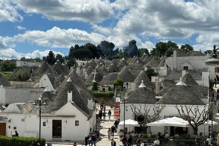 Tour : Alberobello, Ostuni, Locorotondo : Local Guide & Lunch