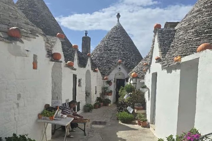 Tour : Alberobello, Ostuni, Locorotondo : Local Guide & Lunch