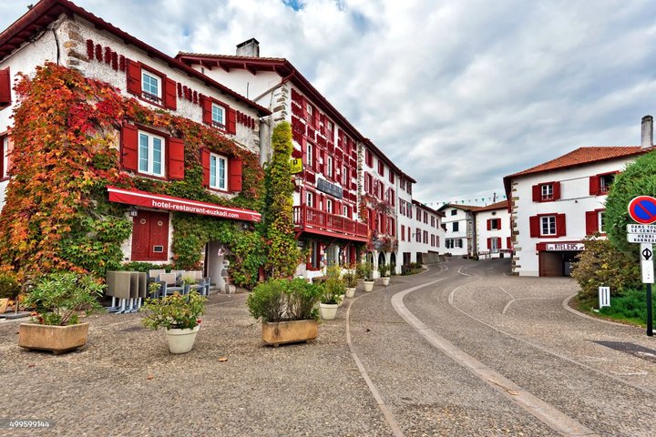 Day trip from Bayonne or Biarritz to Espelette & Zugarramurdi