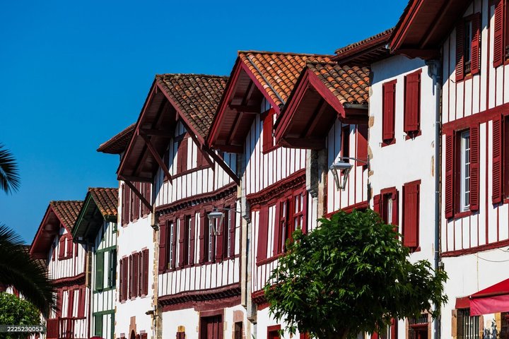 Day trip from Bayonne or Biarritz to Espelette & Zugarramurdi